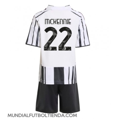 Camiseta Juventus Weston McKennie #22 Primera Equipación Replica 2025-26 para niños mangas cortas (+ Pantalones cortos)